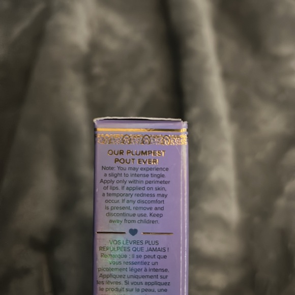 Too Faced Lip Injection Maximum Plump Lip Gloss - Blueberry Buzz *full size (4g) - Picture 5 of 6